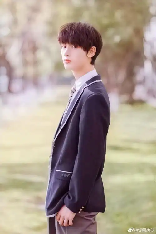 高中校草丁程鑫高考加油!限定的高中生小丁就要和大家说再见了99