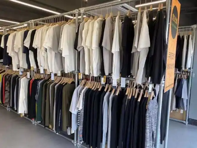 低至5块钱!大兴这处仓库的35000件服装开抢啦_羽绒服