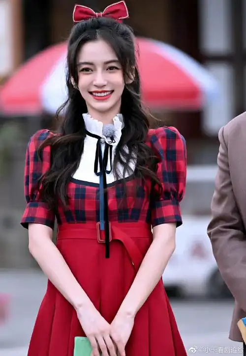 angelababy奔跑吧红色蝴蝶结公主裙造型#angelababy跑男最新造型峦父