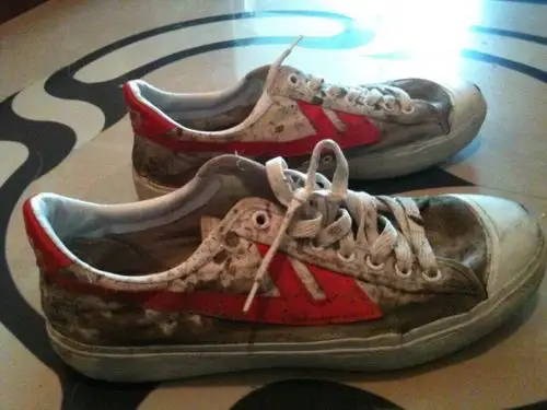 鞋子脏成这样,怎么洗