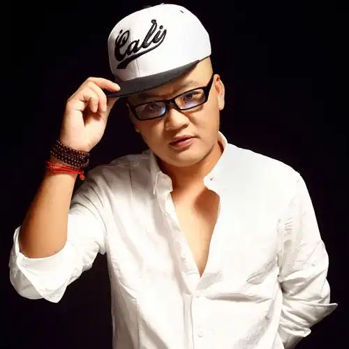 首页 华人男歌手 覃浩 覃浩的简介 姓  名:覃浩   英文名: tanhao