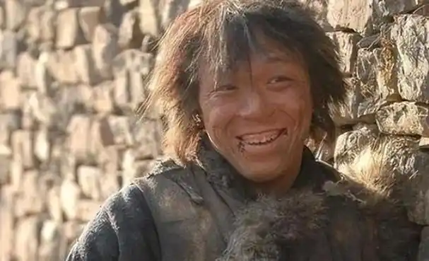 百亿影帝黄渤人红不忘糟糠妻却把亲父送养老院透露原因落泪