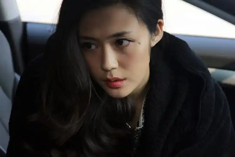 p>汤晶媚,1987年5月24日出生于江西省萍乡市,中国内地女演员,歌手