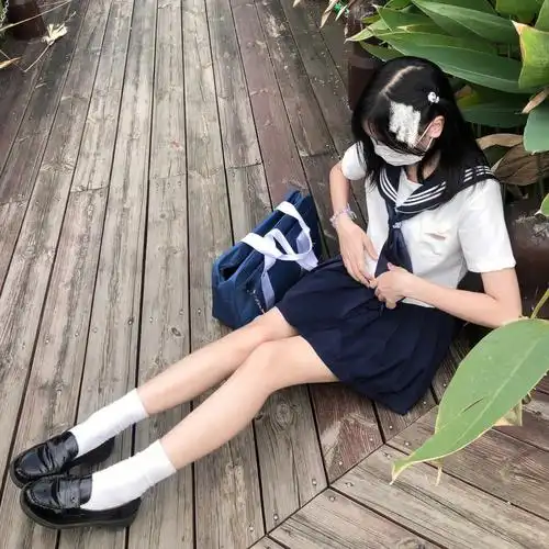 水手服坐着可以这样拍