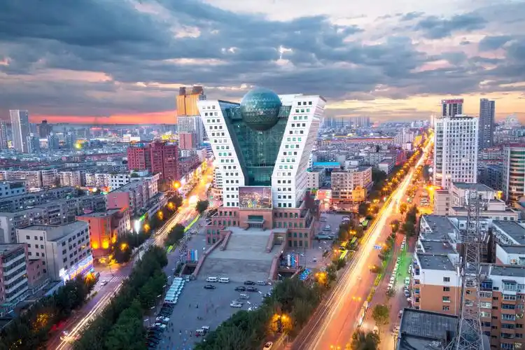 沈阳夜景高好云沈阳肖像房地产大厦