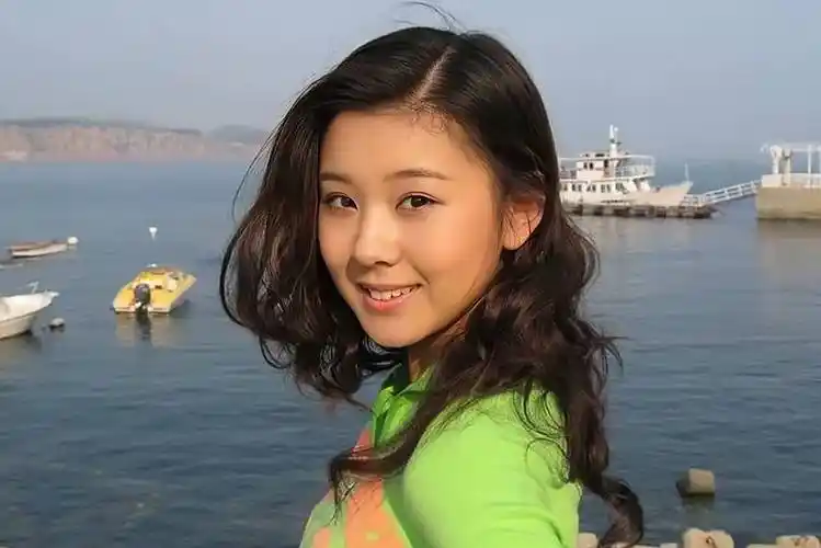 娱乐圈模范夫妻李小萌和王雷也有过不愉快的吵架经历气呼呼的李小萌