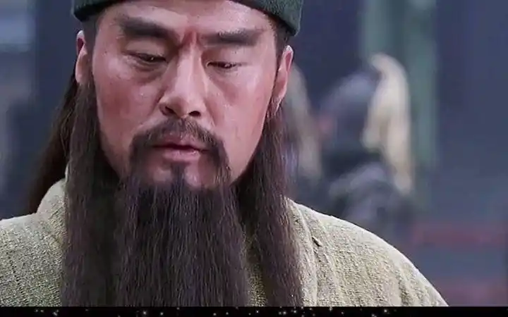 【新三国】关羽温酒斩华雄成名,于荣扮演的关羽真是绝了