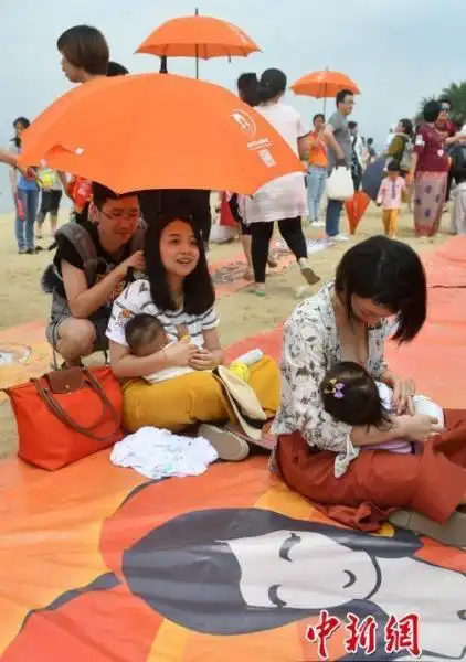 有你陪伴更勇敢"的"哺乳快闪"活动,倡导母乳喂养