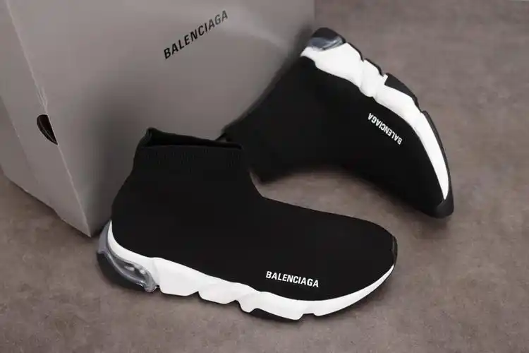 巴黎世家袜鞋黑气垫