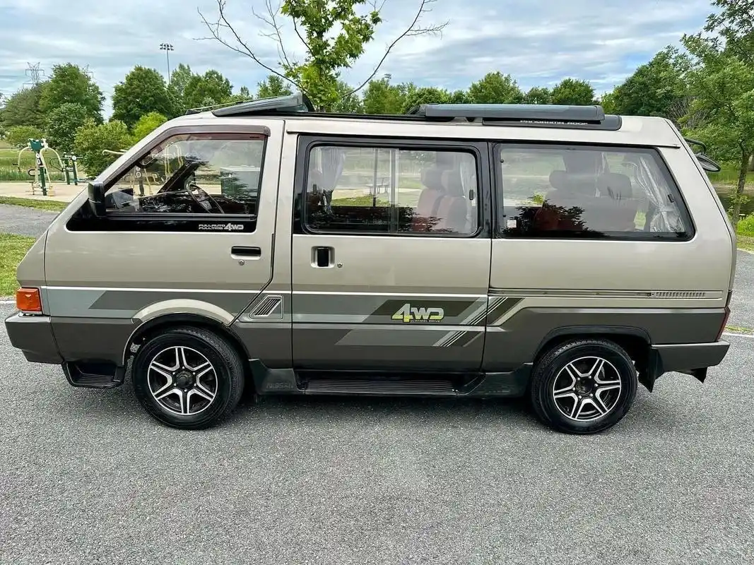 largo super saloon四驱 日产巴宁 mpv商务车经典车 四驱面包车