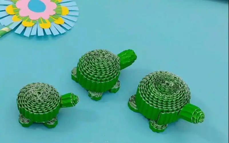 用瓦楞纸做一只可爱的小乌龟吧,趣味性很强,小朋友们都喜欢
