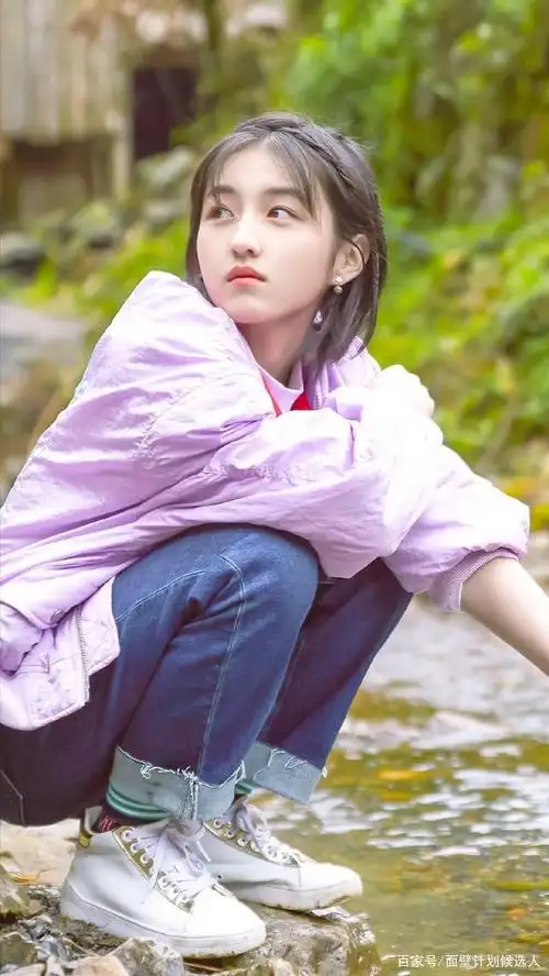 "京圈宠儿"张子枫:背靠5个爸爸无人敢惹,文艺人设翻车遭群嘲