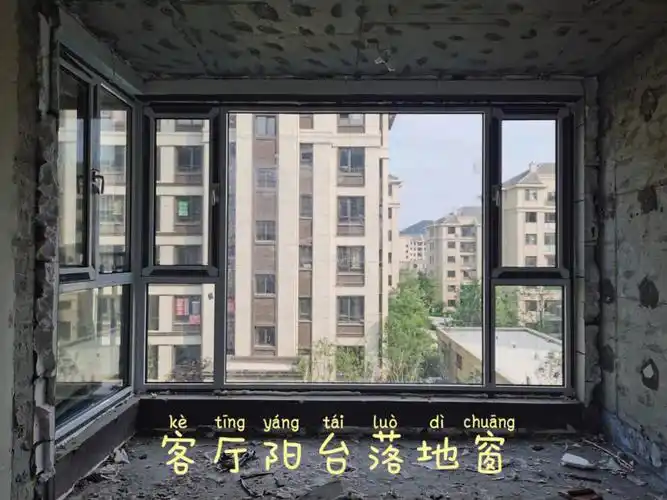 被云梯送上去的落地窗安好了