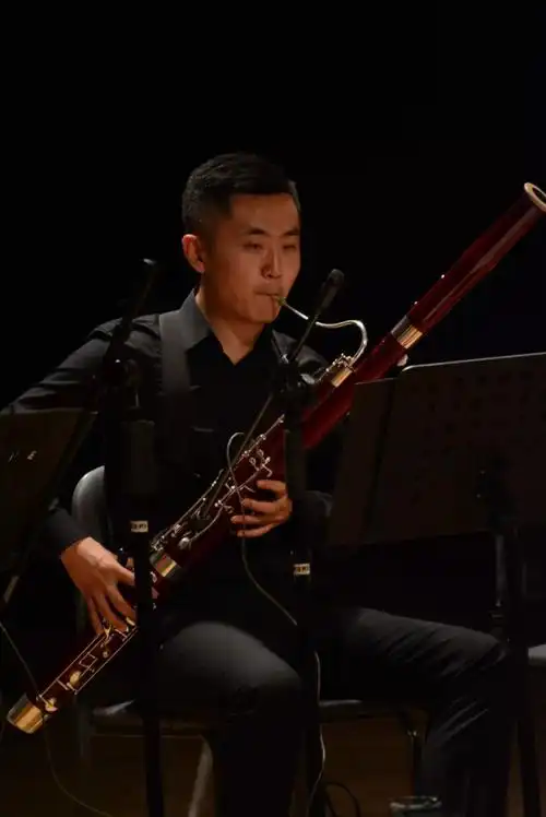 巴松演奏家 黄祎1995年开始学习巴松,师从中国人民解放军军乐团著名