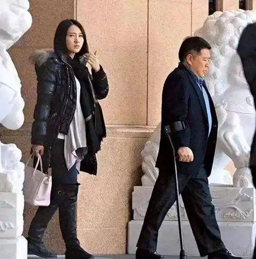 黎姿,嫁残疾富豪,她用14年终于证明自己:我没错_弟弟_家人_香港