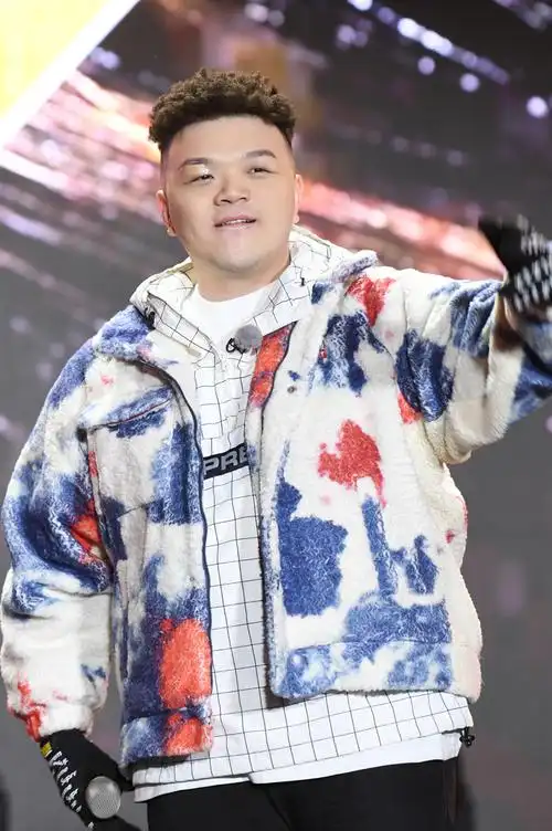 艾福杰尼首登《奔跑吧》黄河篇 改编《人间》掀起千人巨浪