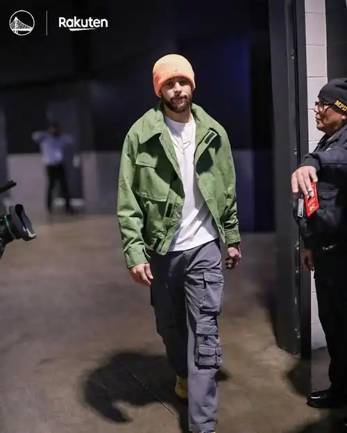 库里本赛季个人穿搭look,相对于其他潮男