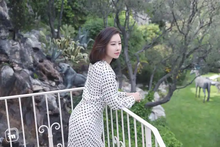 毛俊杰曝秋日写真淡雅恬静惹人羡