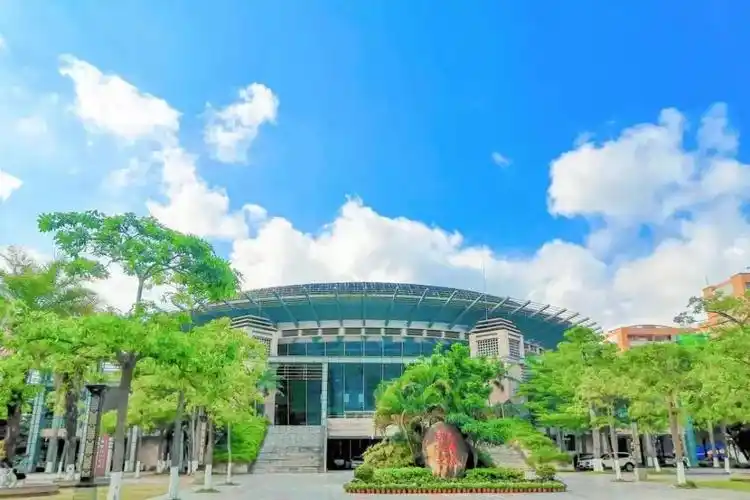 考研班排名:权威发布丨岭南师范学院2022年招生简章 - 学习分享