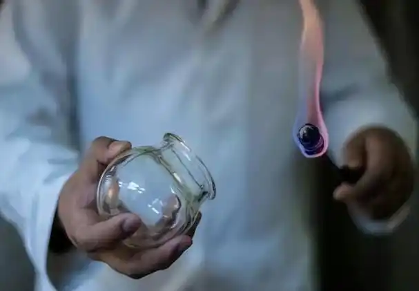 拔罐处血管紧张度及黏膜渗透性的改变,淋巴循环加速,吞噬作用加强,对