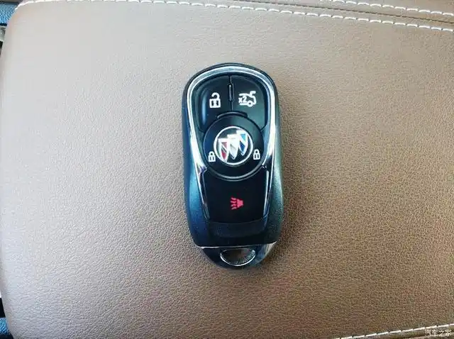 君威提车作业愿你三冬暖90后小伙喜提别克新君威