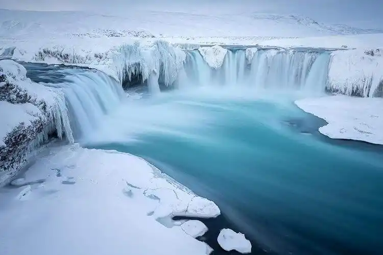《冰雪奇缘2》考察团队探索了芬兰伊纳里湖,途经