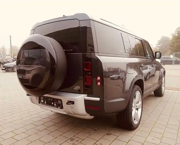 全新路虎卫士130 空间大 气场足 雷克萨斯lx对手