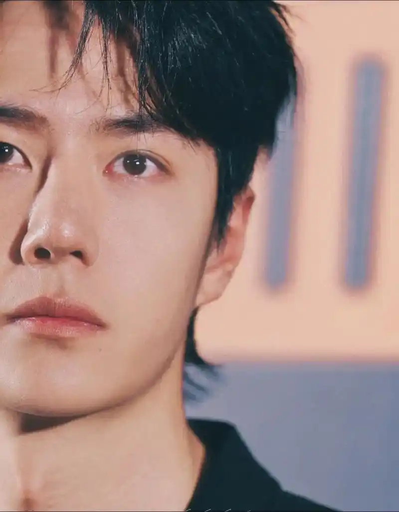 王一博 你要好好休息啊,眼睛里全是红血丝😭😭😭 #维 - 抖音