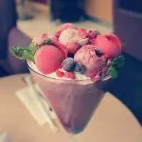 夏日冰淇淋微信头像【点击鼠标右键下载】