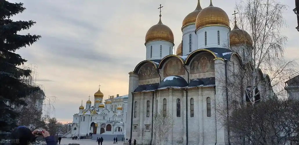 我们仍能听到俄罗斯士兵喊三声"乌拉",声音响彻云霄