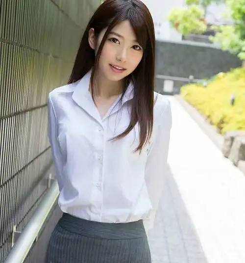 30岁暗黑女王天海翼出道9周年将邀请100位粉丝一起庆祝