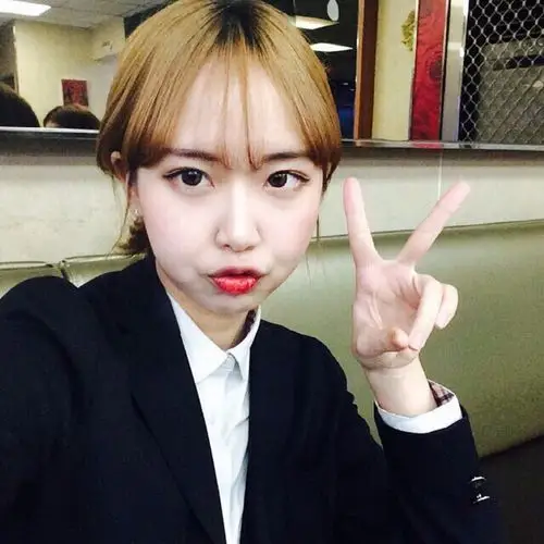 短发,空气刘海,马尾