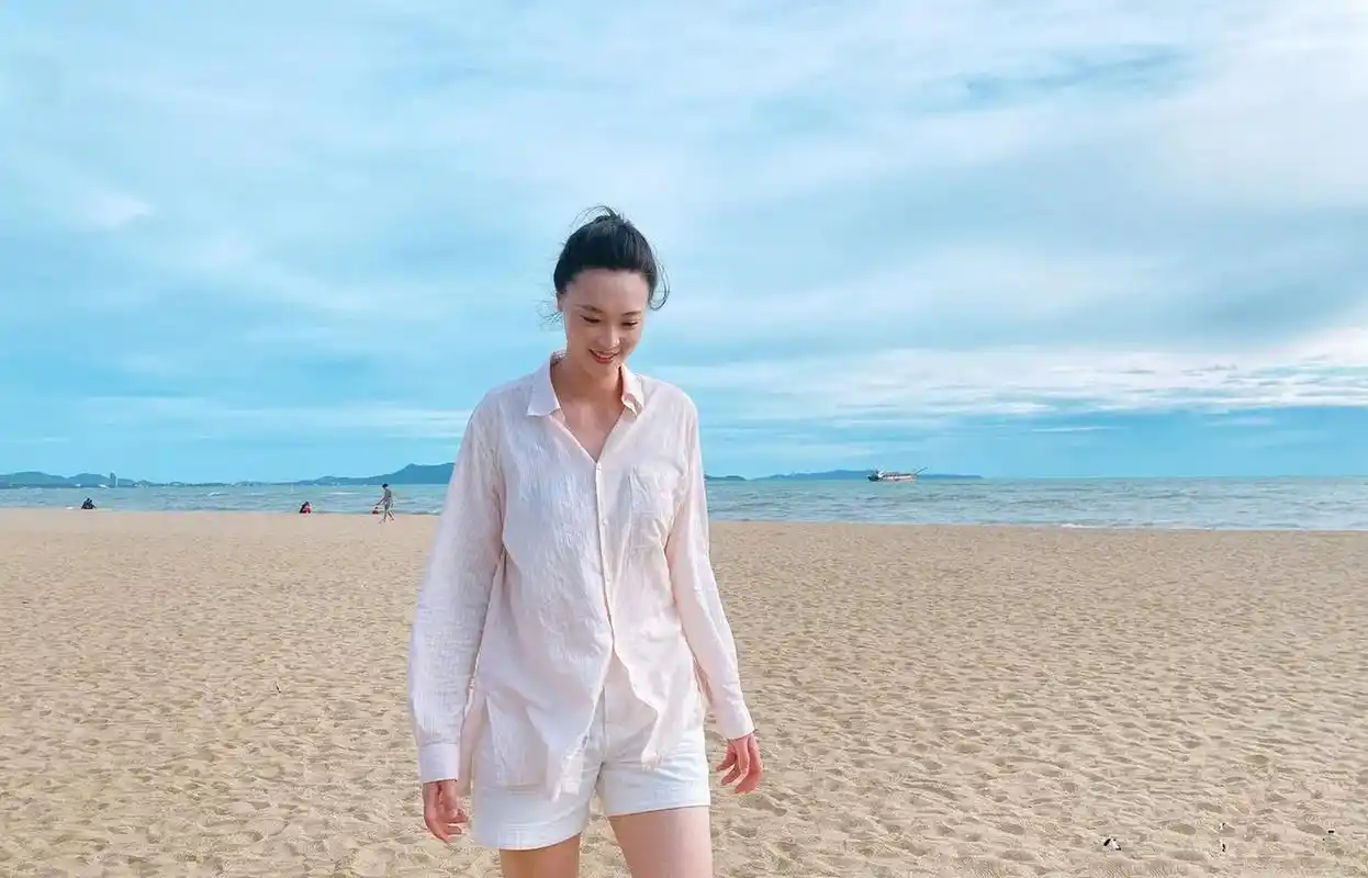 中国女排两代奥运金牌队长 雅典奥运会队长冯坤 里约奥运会队长惠若琪