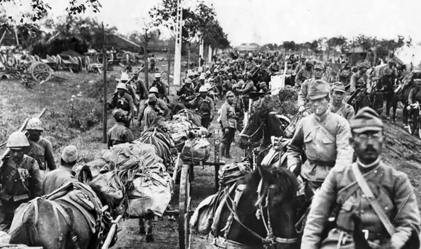 日本鬼子不愿公开的照片:强迫小姑娘演奏二胡,图4是劳军女鬼子