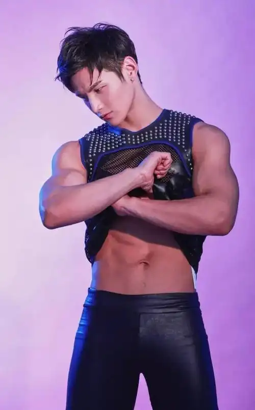 男有公狗腰女有蜜桃臀他俩要帅上天了