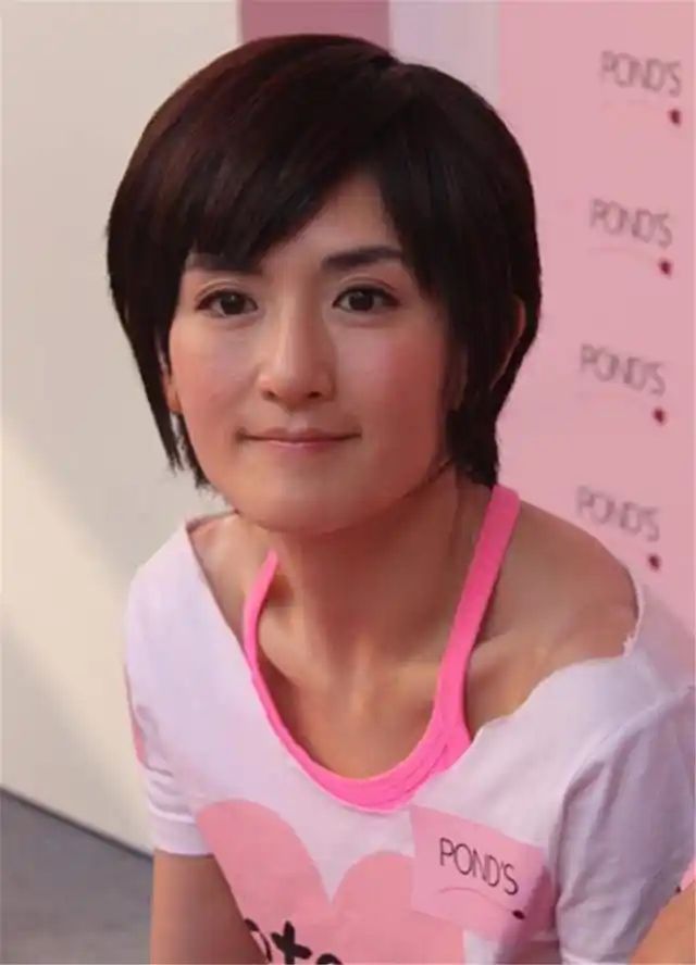 原创谢娜14年前的旧照流出,和现在判若两人,网友:犹如40岁大妈