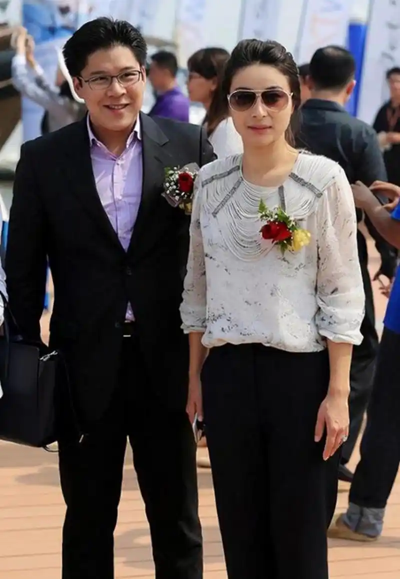 通过郭晶晶,我大约知道霍启刚的身高了