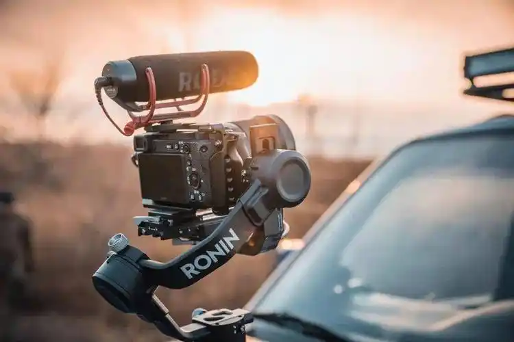 成本;更低的成本,就可以把市场价格压得更低,再进入飞轮的第二次循环