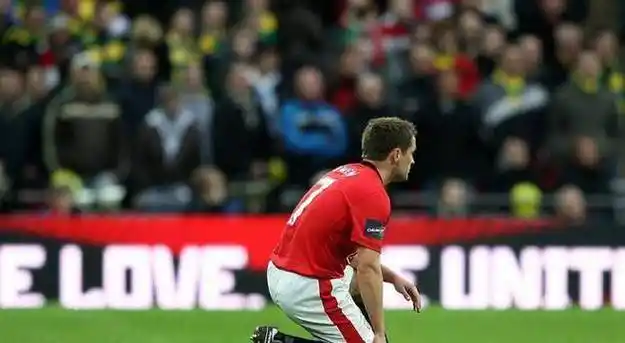 18岁成名,24岁迟暮,34岁退役!_欧文_利物浦_英超