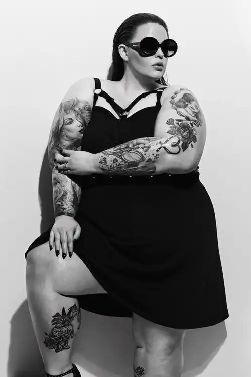 泰斯·霍丽迪: 一个美的不同寻常的胖女孩