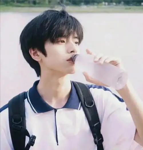 少年感男生头像