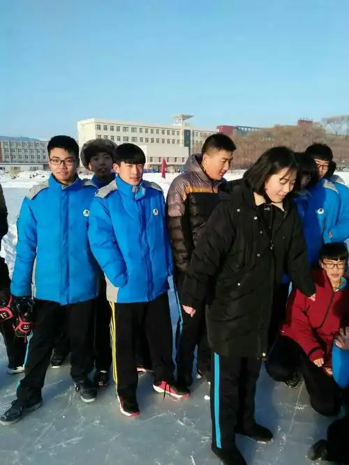 建三江重点一中冰上运动会 高一八班活动掠影 - 美篇