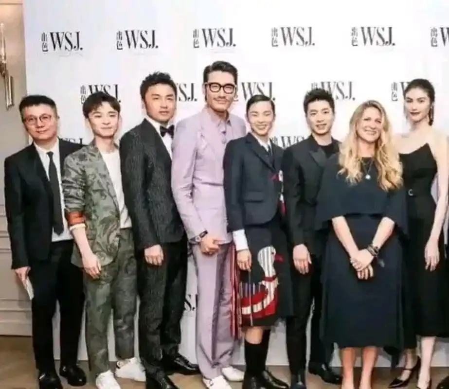 雷佳音:"我妈妈身高太矮,所以,她从来不在公开场合露面,怕给我丢脸.