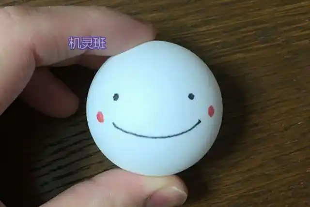 简单又漂亮的冬天手工乒乓球做小雪人步骤图解
