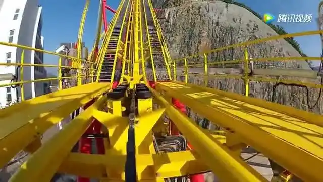 来自过山车的尖叫!高清车头视角!