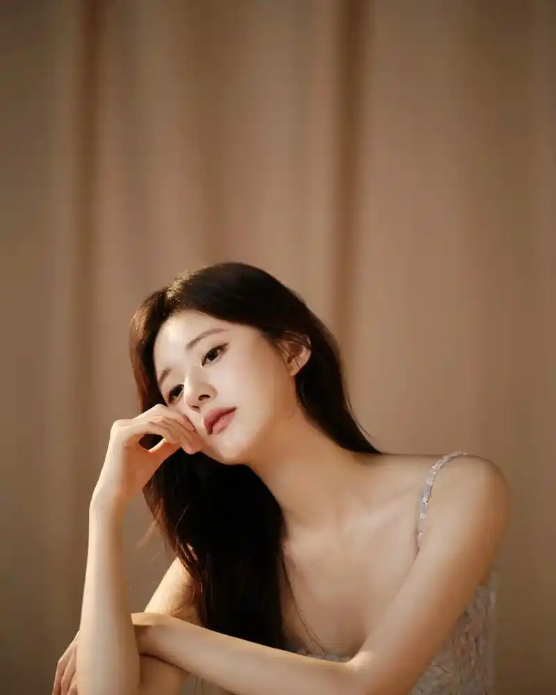 赵露思生日肖像写真 赵露思工作室更新#赵露思 的微博 24 - 抖音