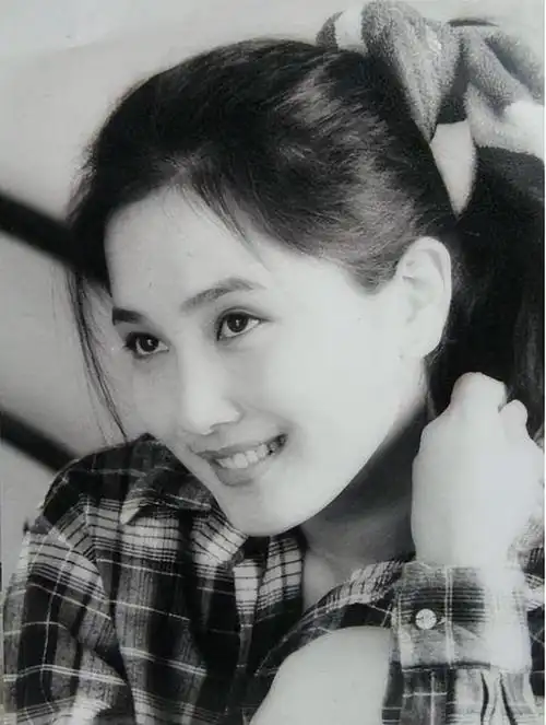 演员潘雨辰:为侯勇放弃事业,却遭到离婚,如今和女儿相依为命