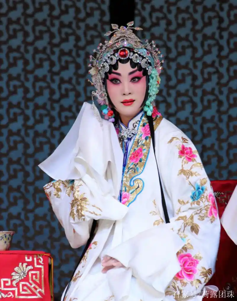京剧旦角演员王艳的舞台生活掠影