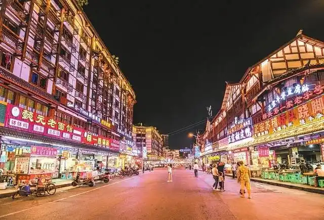 那么张公桥美食街的魅力在哪里呢?