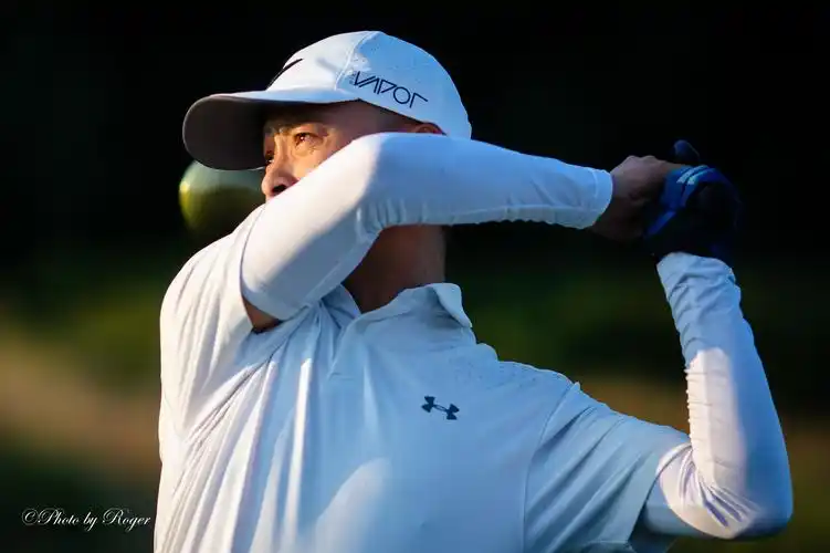 如何拍摄打高尔夫球